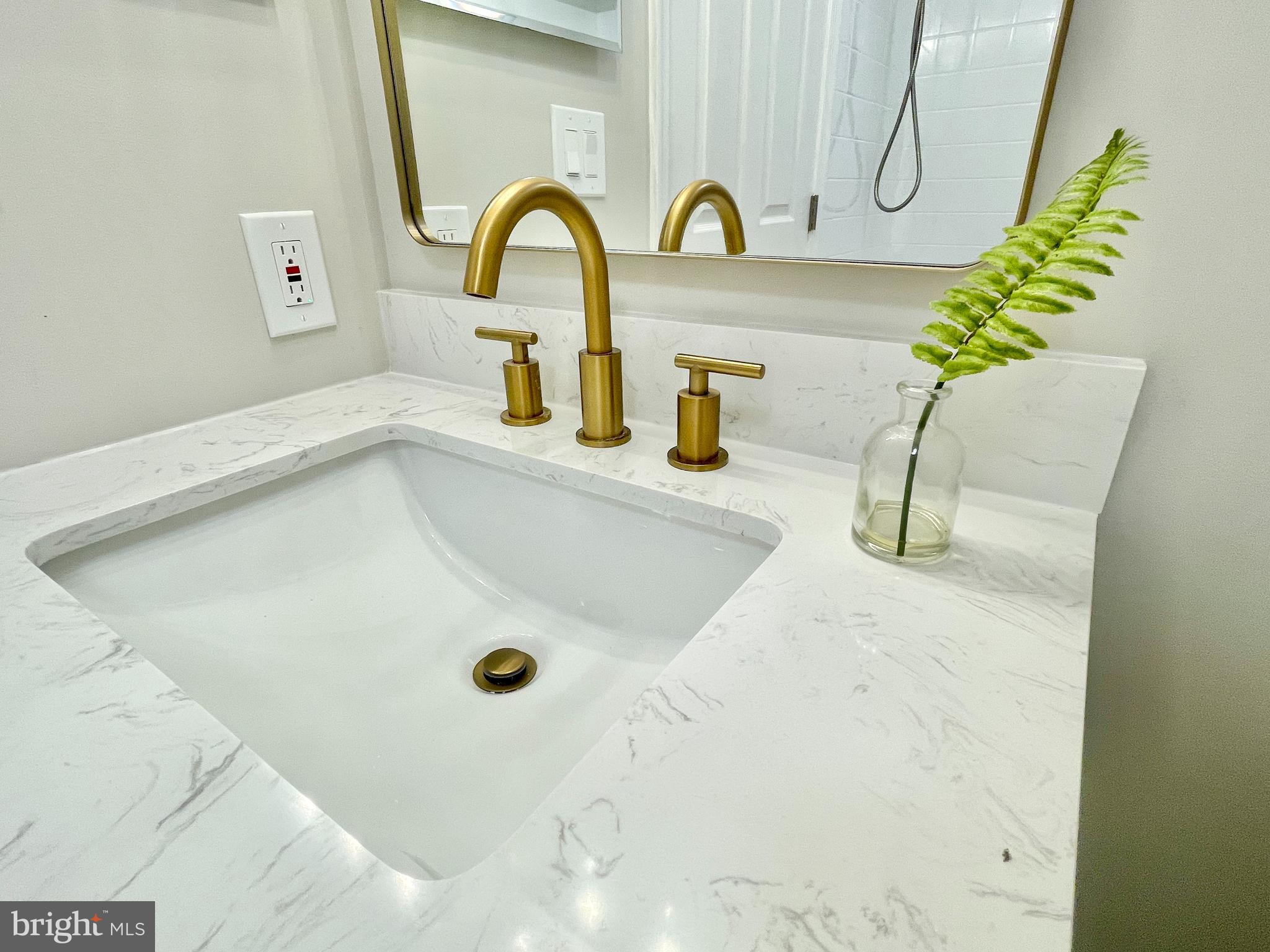 SENECA KNOLLS CODM - Residential Lease