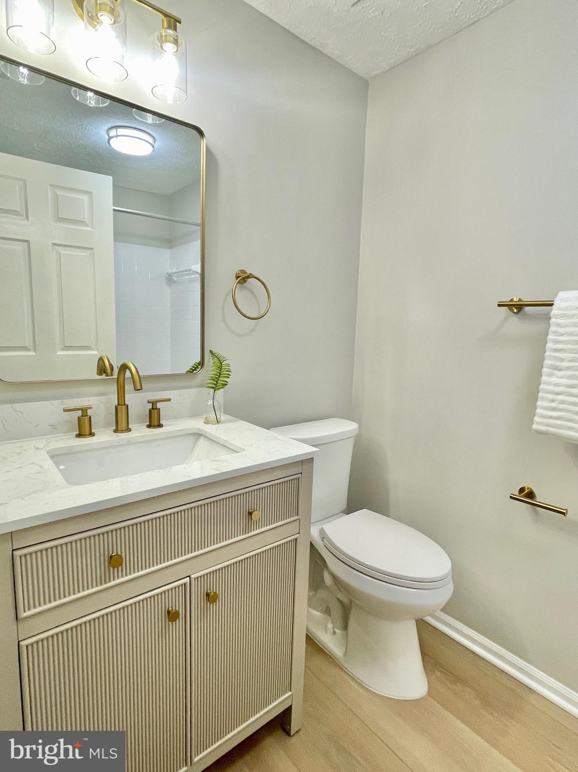 SENECA KNOLLS CODM - Residential Lease