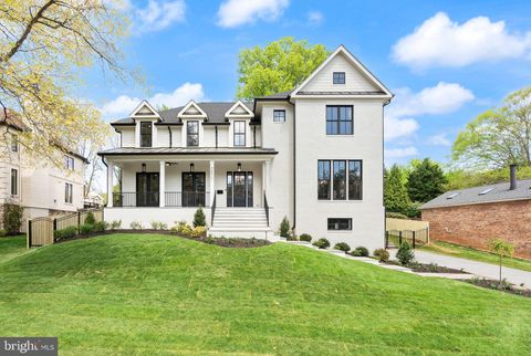 Photo of 5850 Upton Street, MCLEAN, VA 22101 (MLS # VAFX2297168)