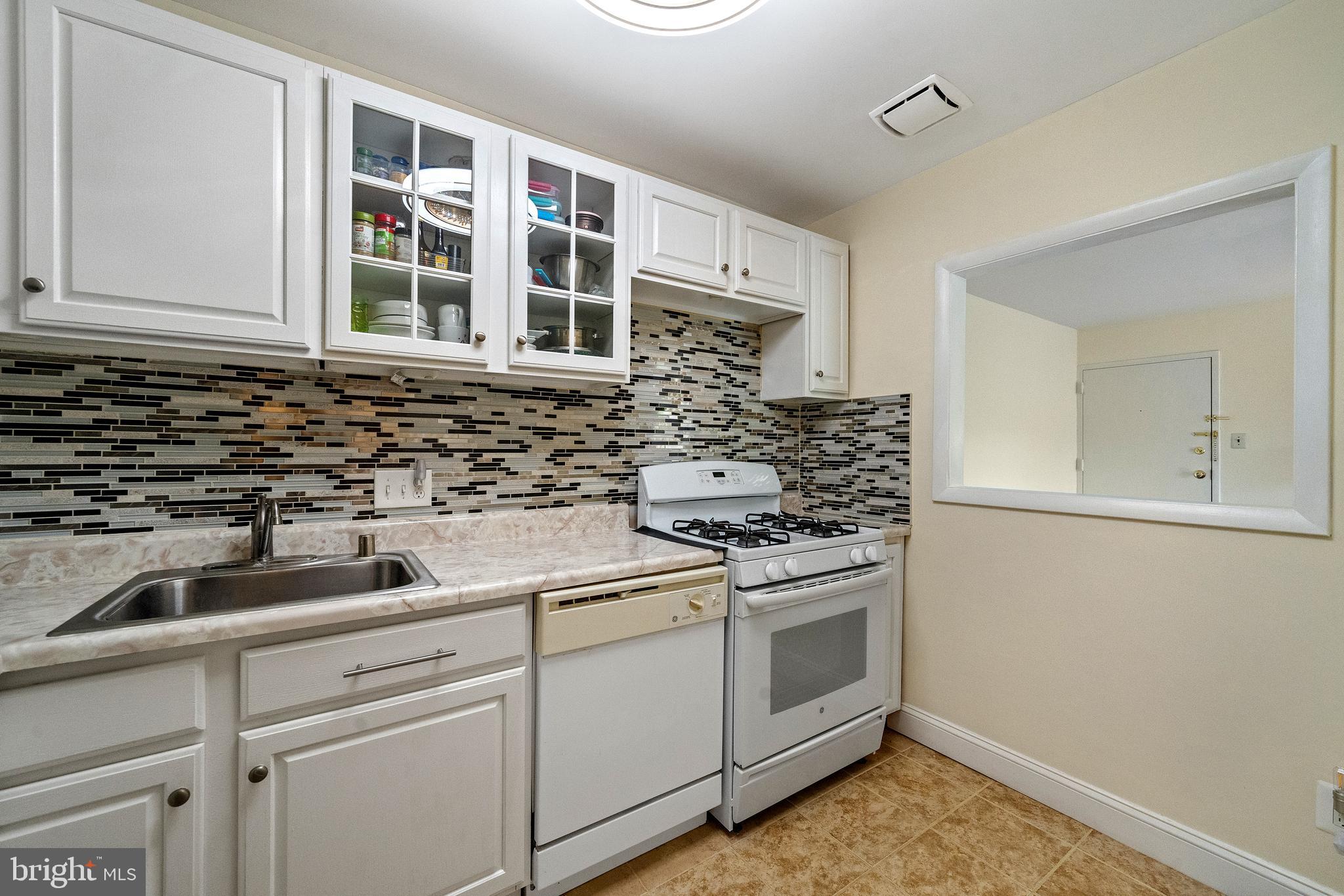 COLCHESTER TOWNE CONDO - Residential