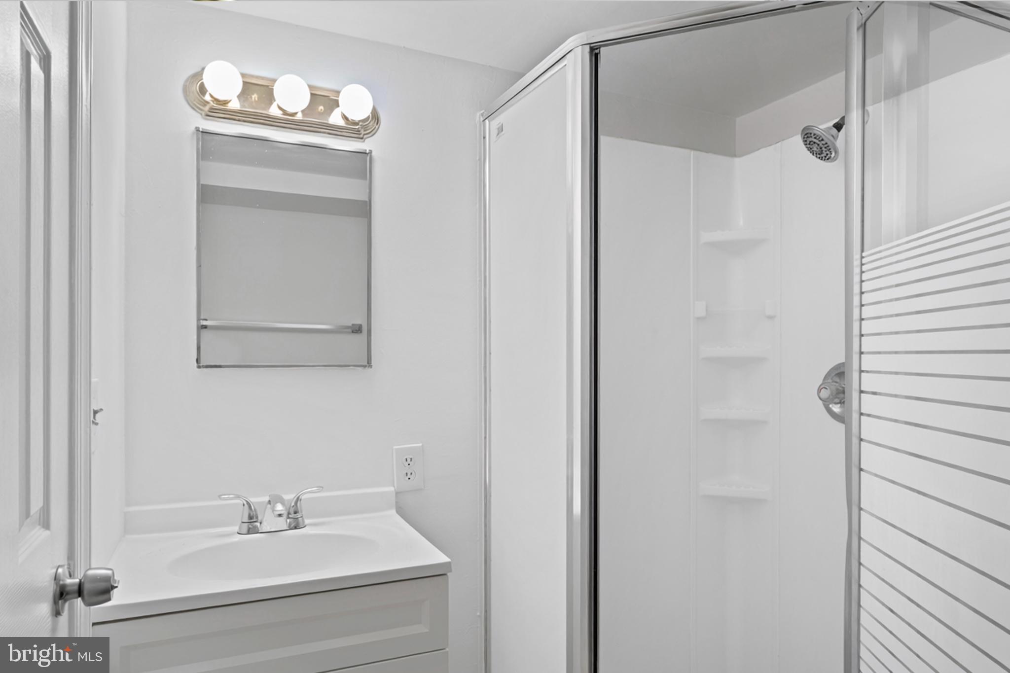 MIDDLEBRIDGE - Residential