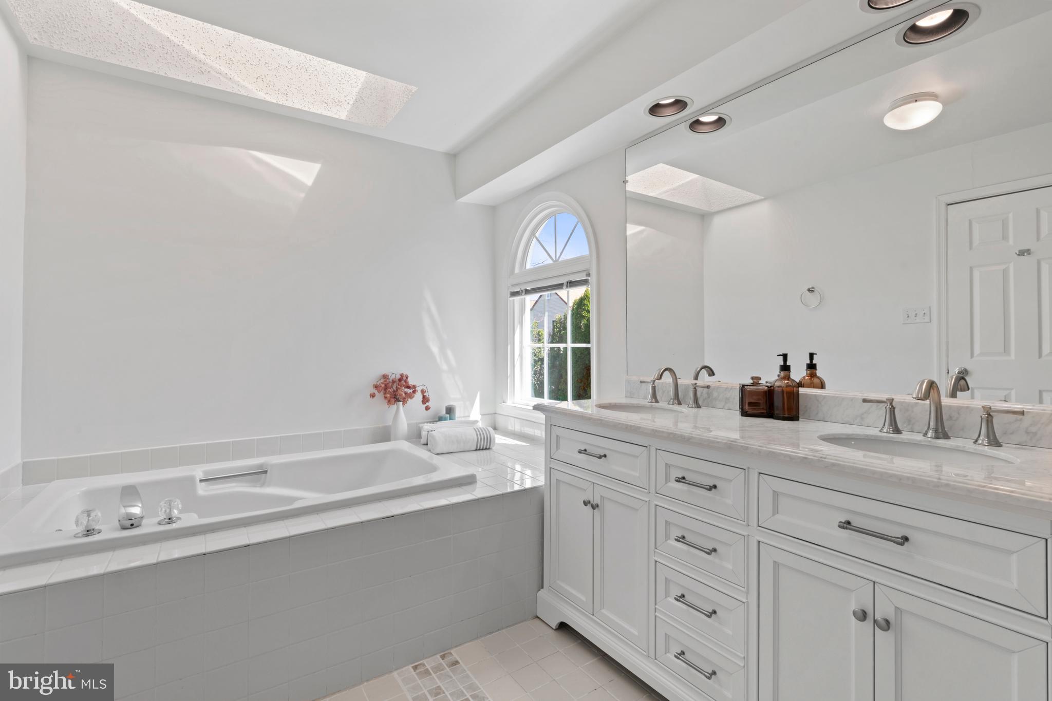 MIDDLEBRIDGE - Residential