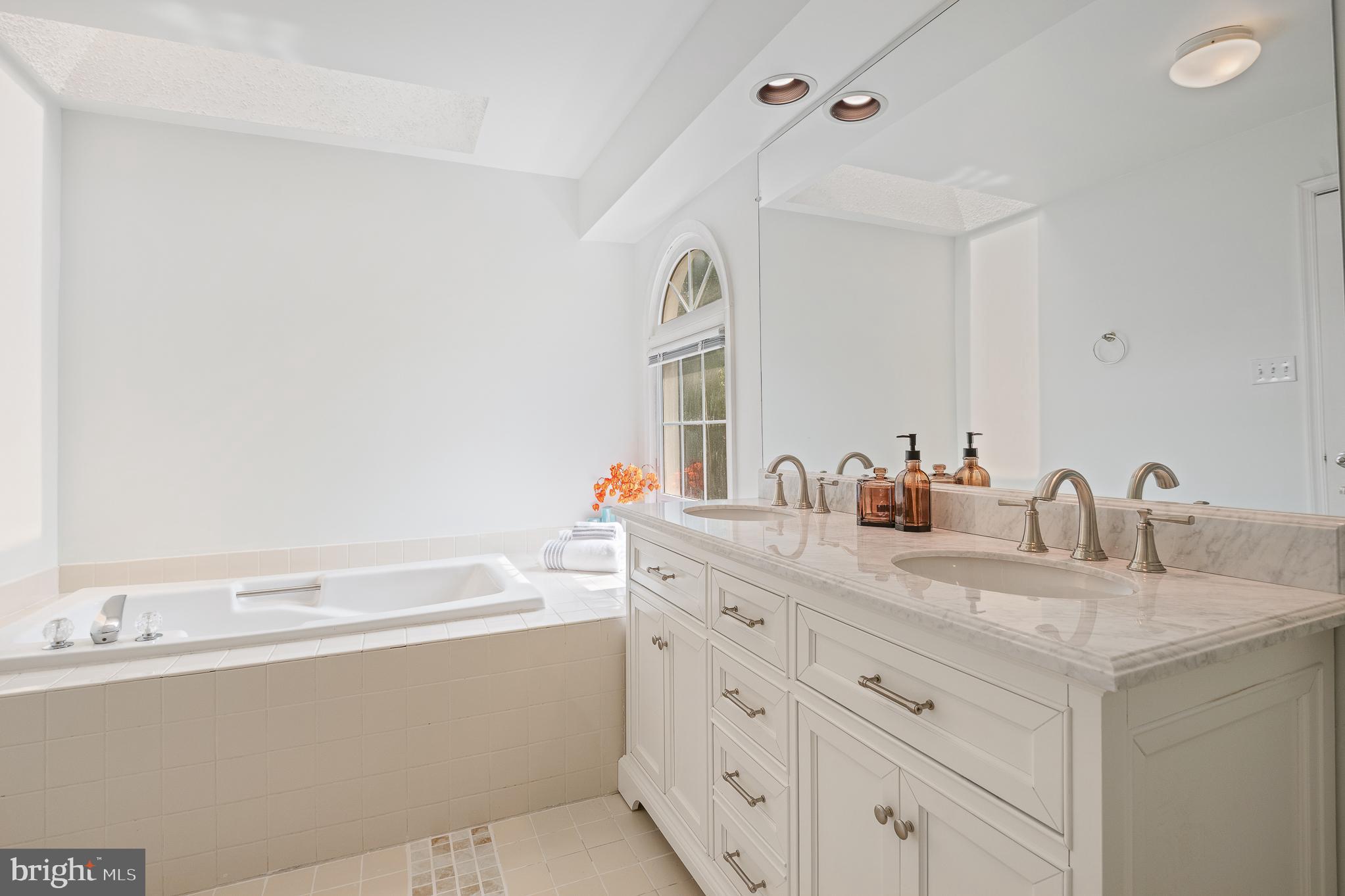 MIDDLEBRIDGE - Residential