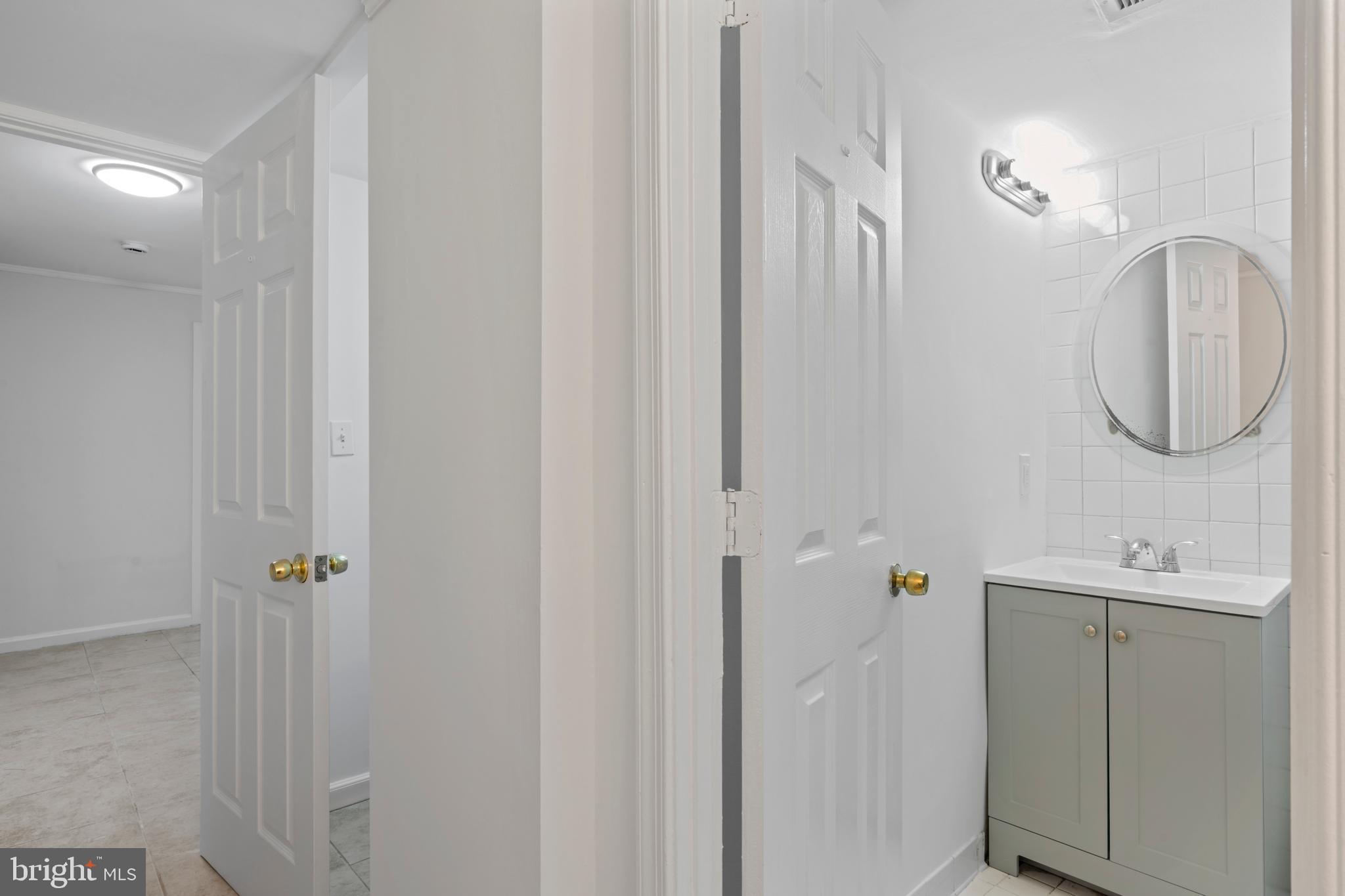 MIDDLEBRIDGE - Residential