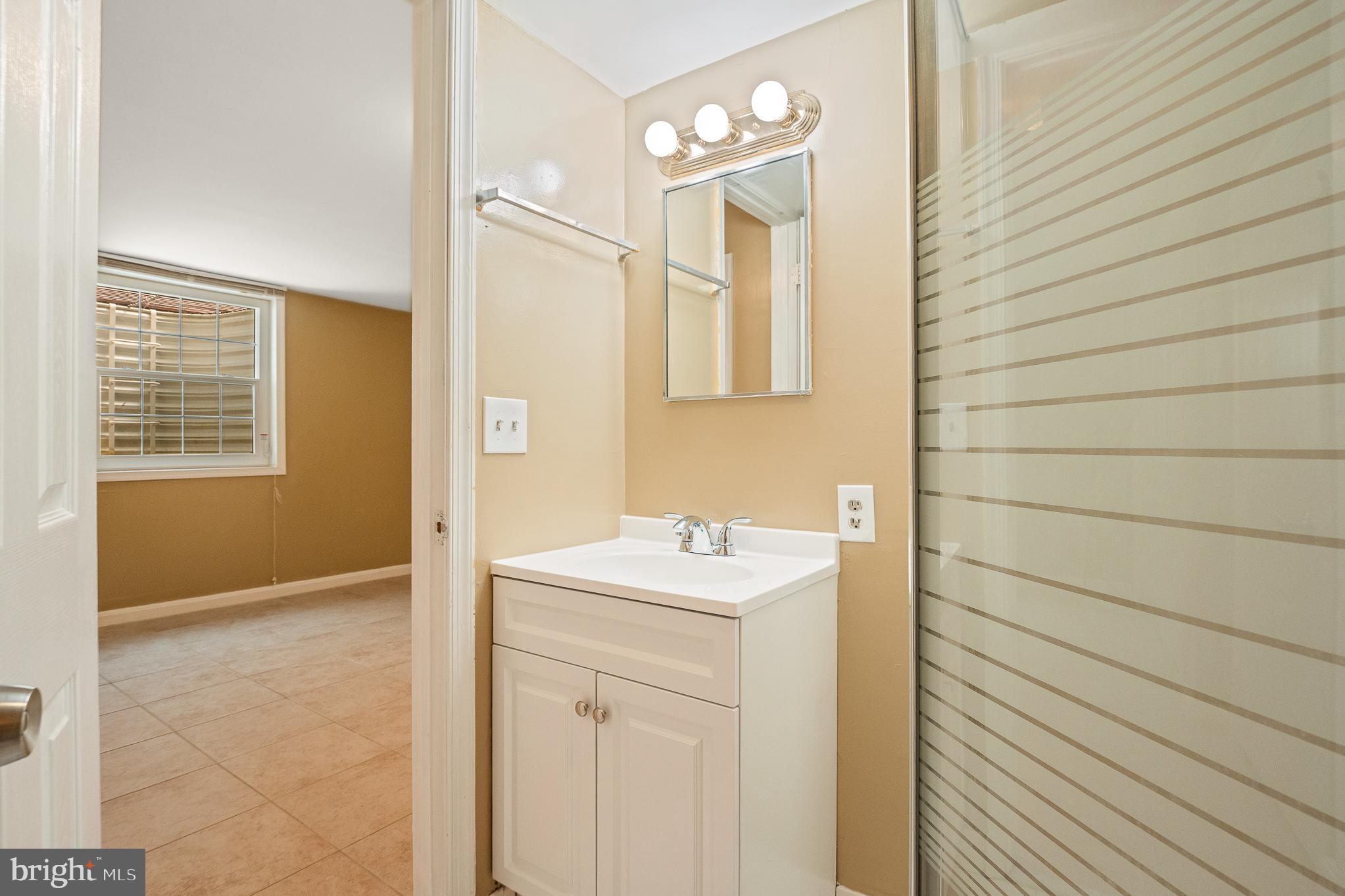 MIDDLEBRIDGE - Residential