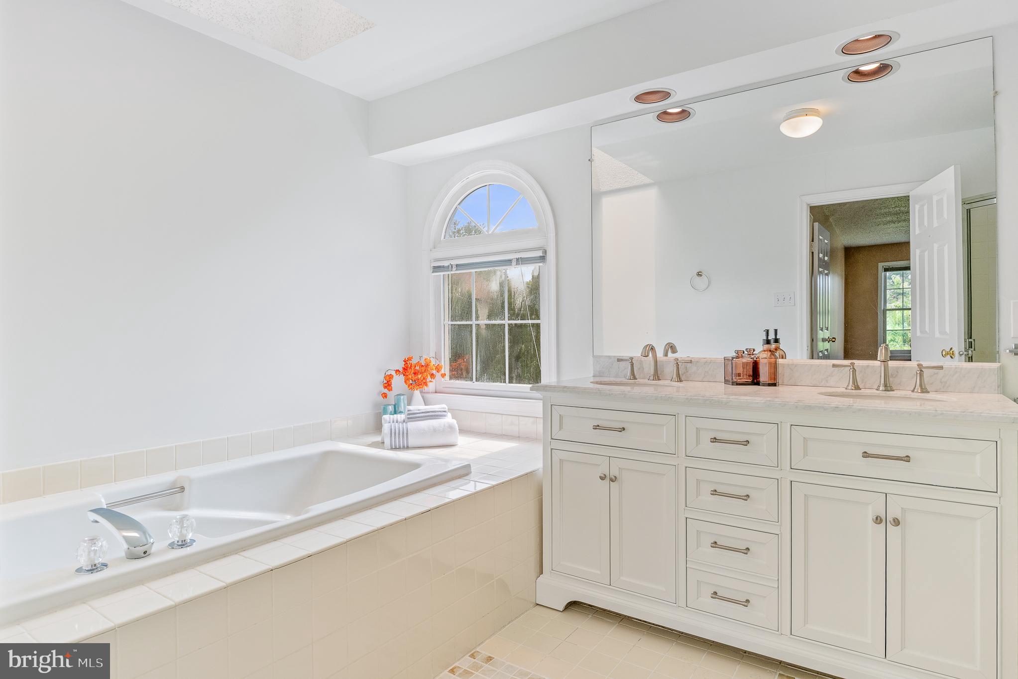 MIDDLEBRIDGE - Residential