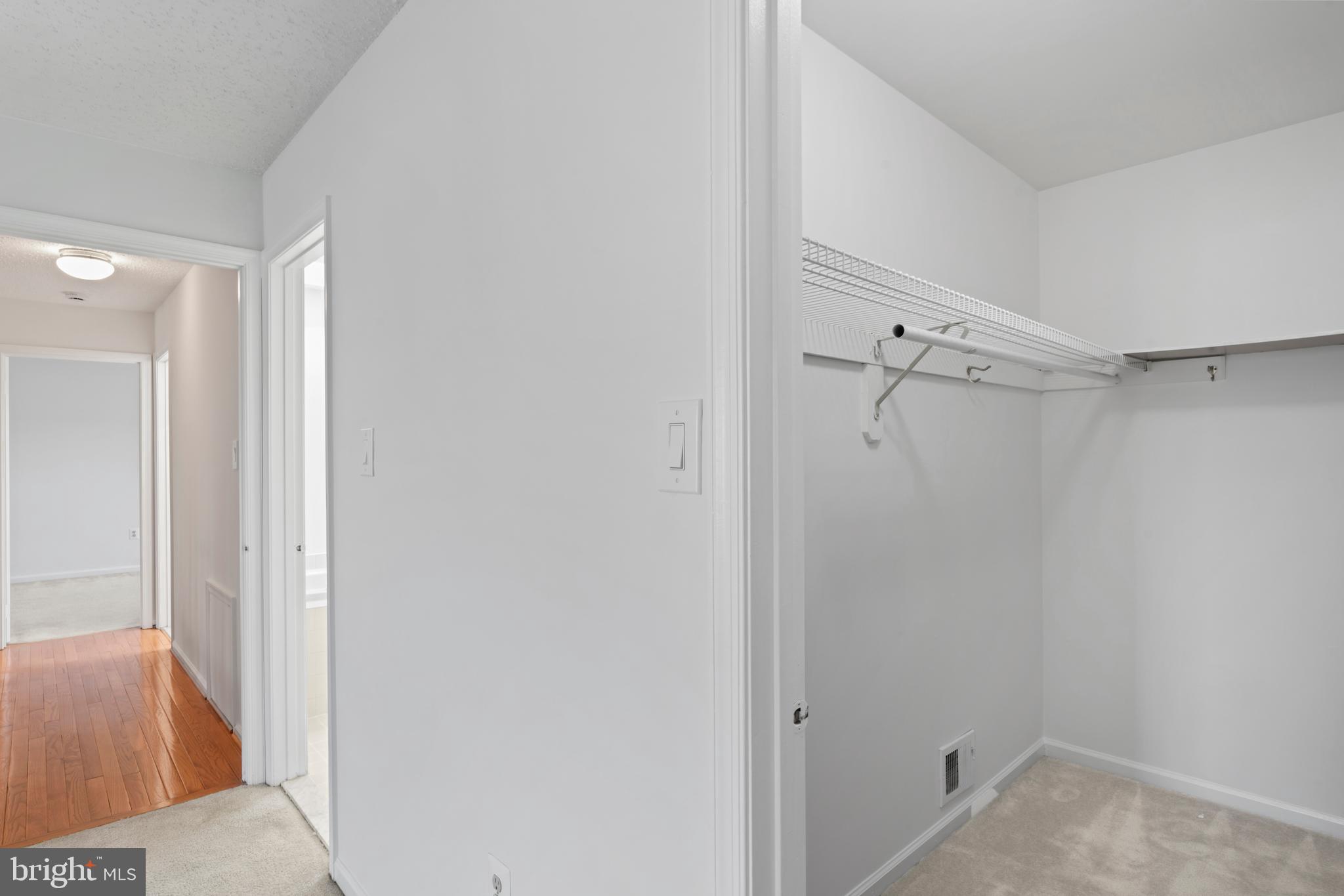 MIDDLEBRIDGE - Residential