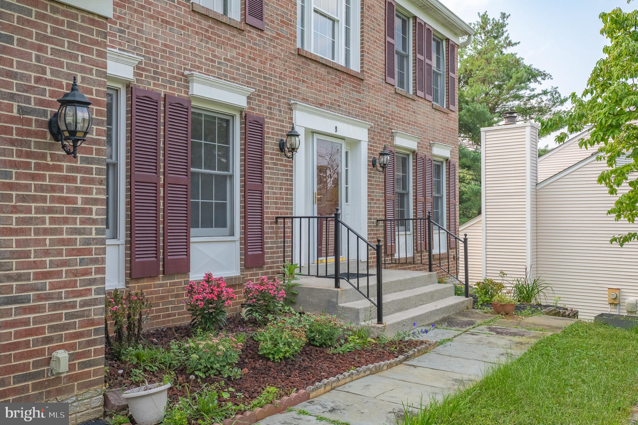 9 COACHLAMP COURT