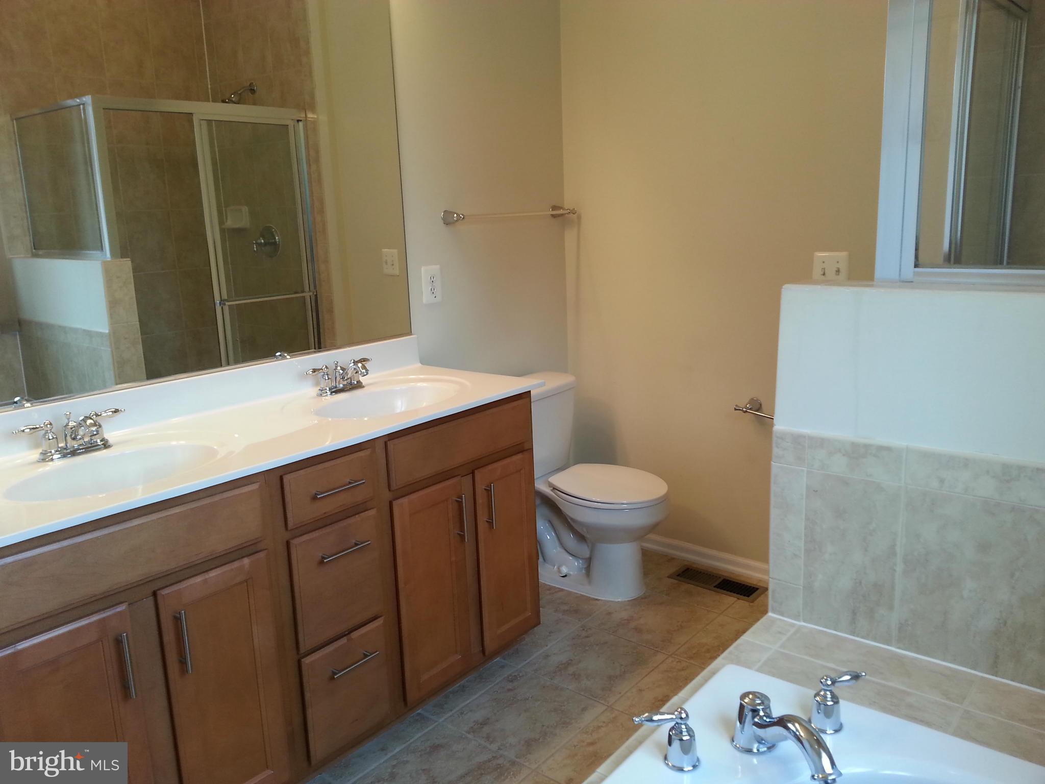 THE TOWNES CONDOMINIUM - Residential Lease