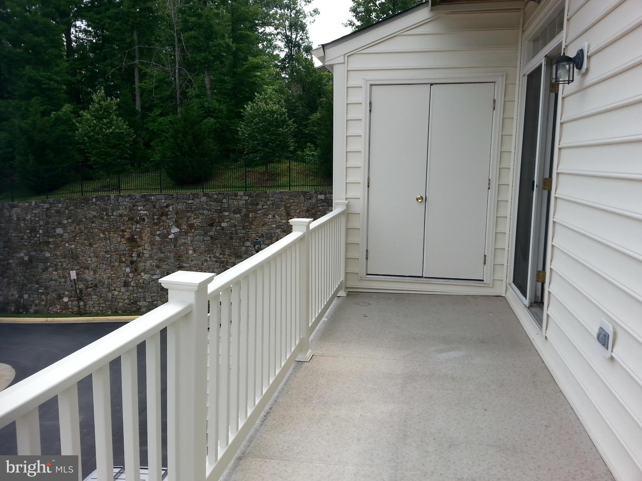 THE TOWNES CONDOMINIUM - Residential Lease