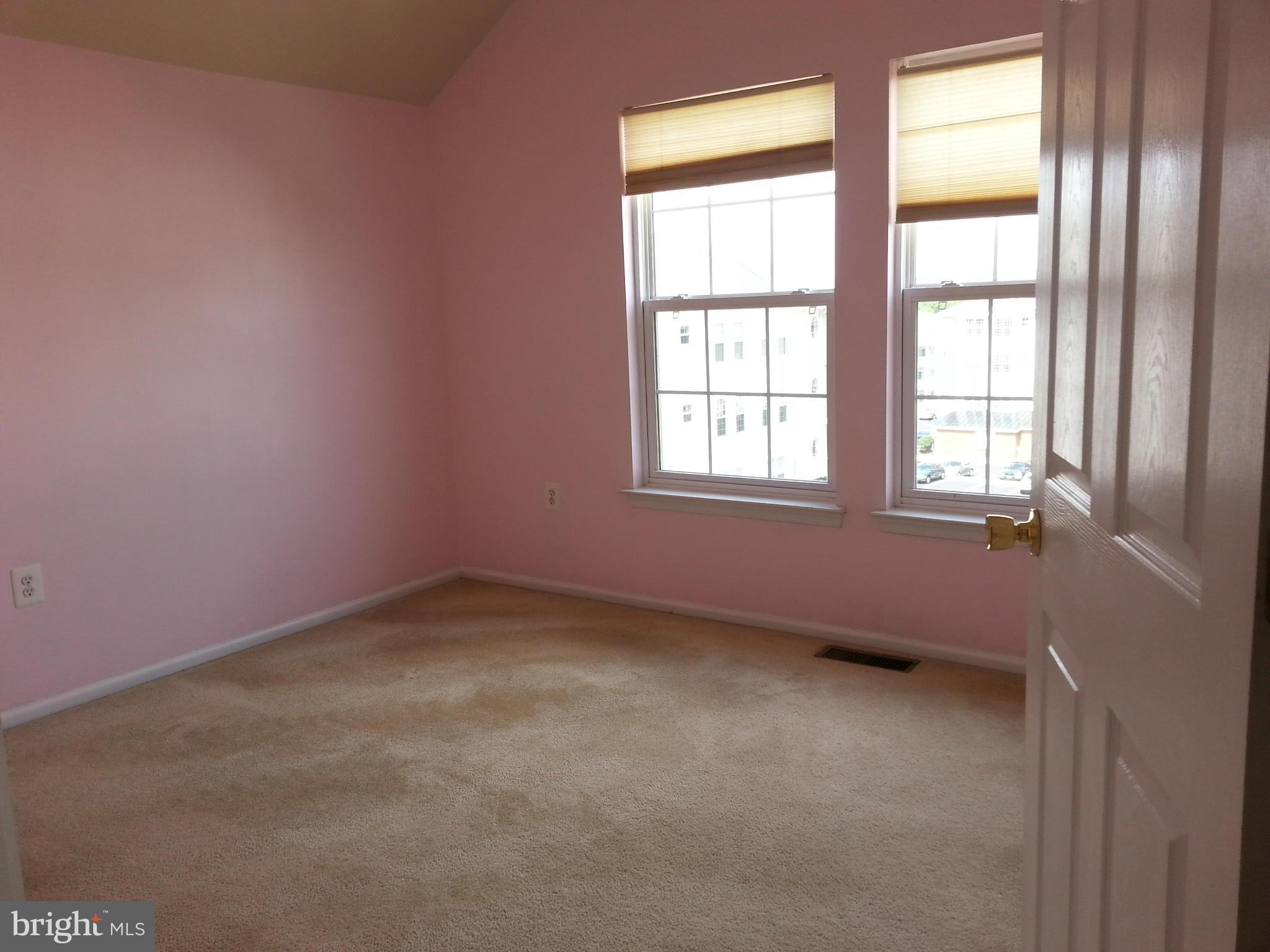 THE TOWNES CONDOMINIUM - Residential Lease