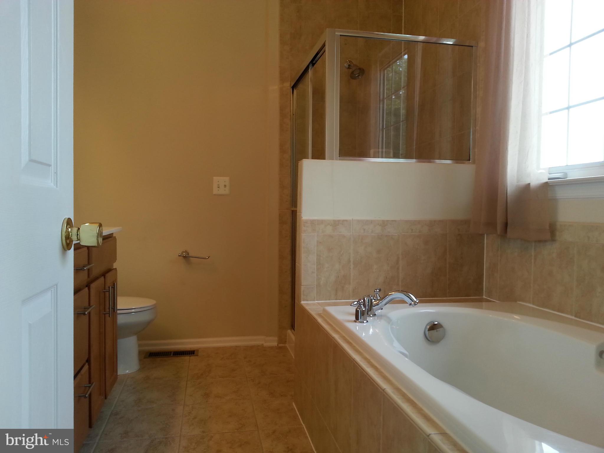 THE TOWNES CONDOMINIUM - Residential Lease