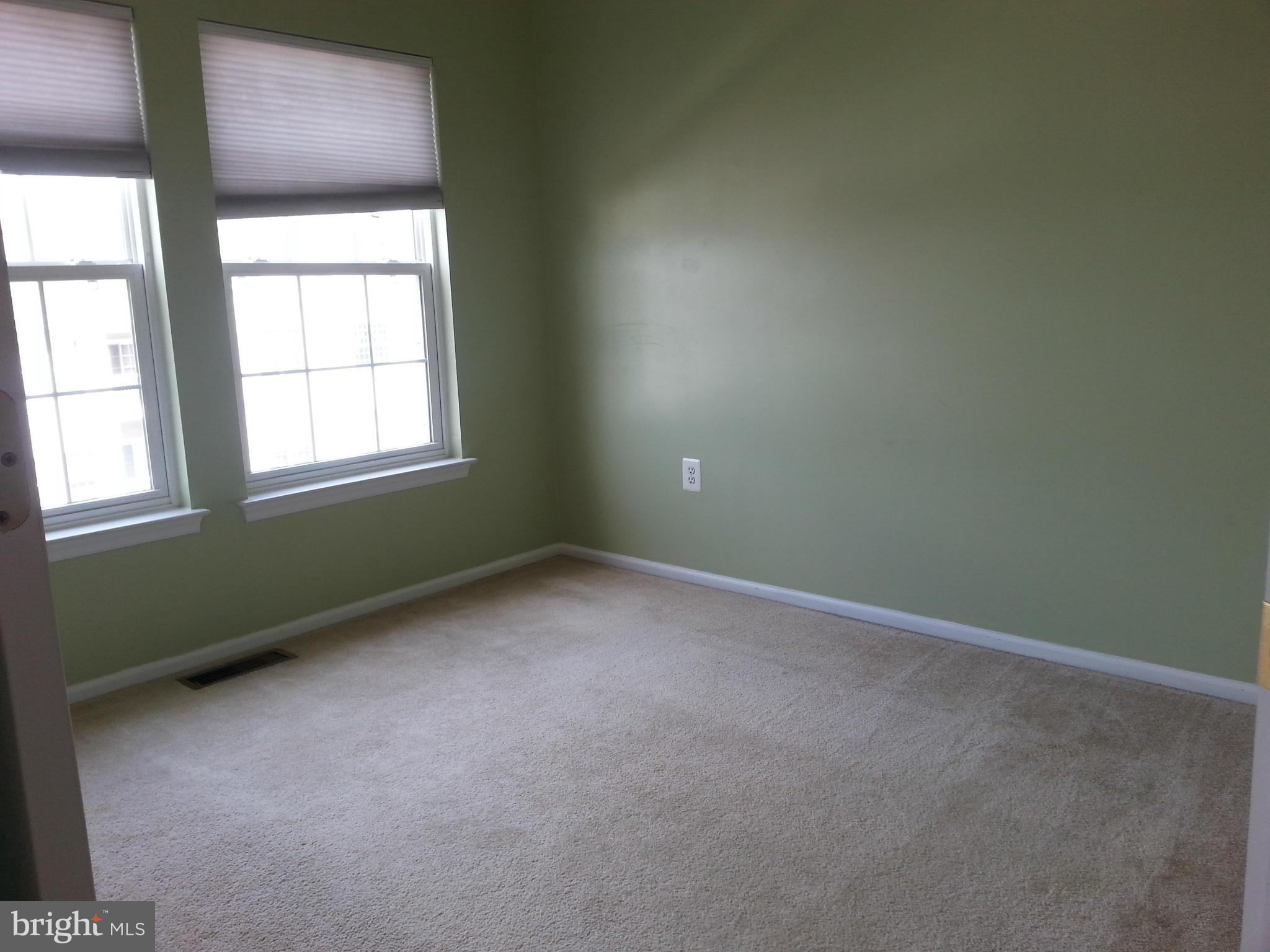 THE TOWNES CONDOMINIUM - Residential Lease