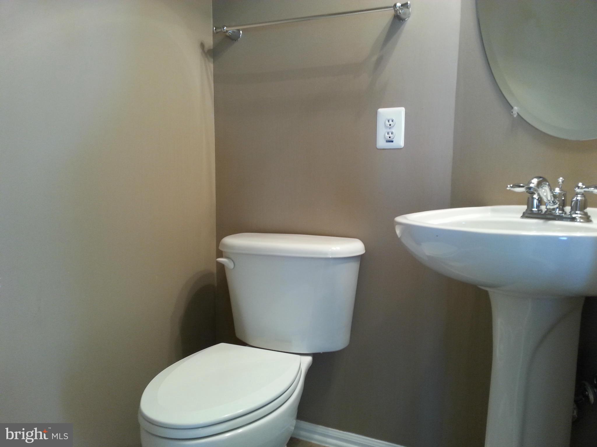 THE TOWNES CONDOMINIUM - Residential Lease