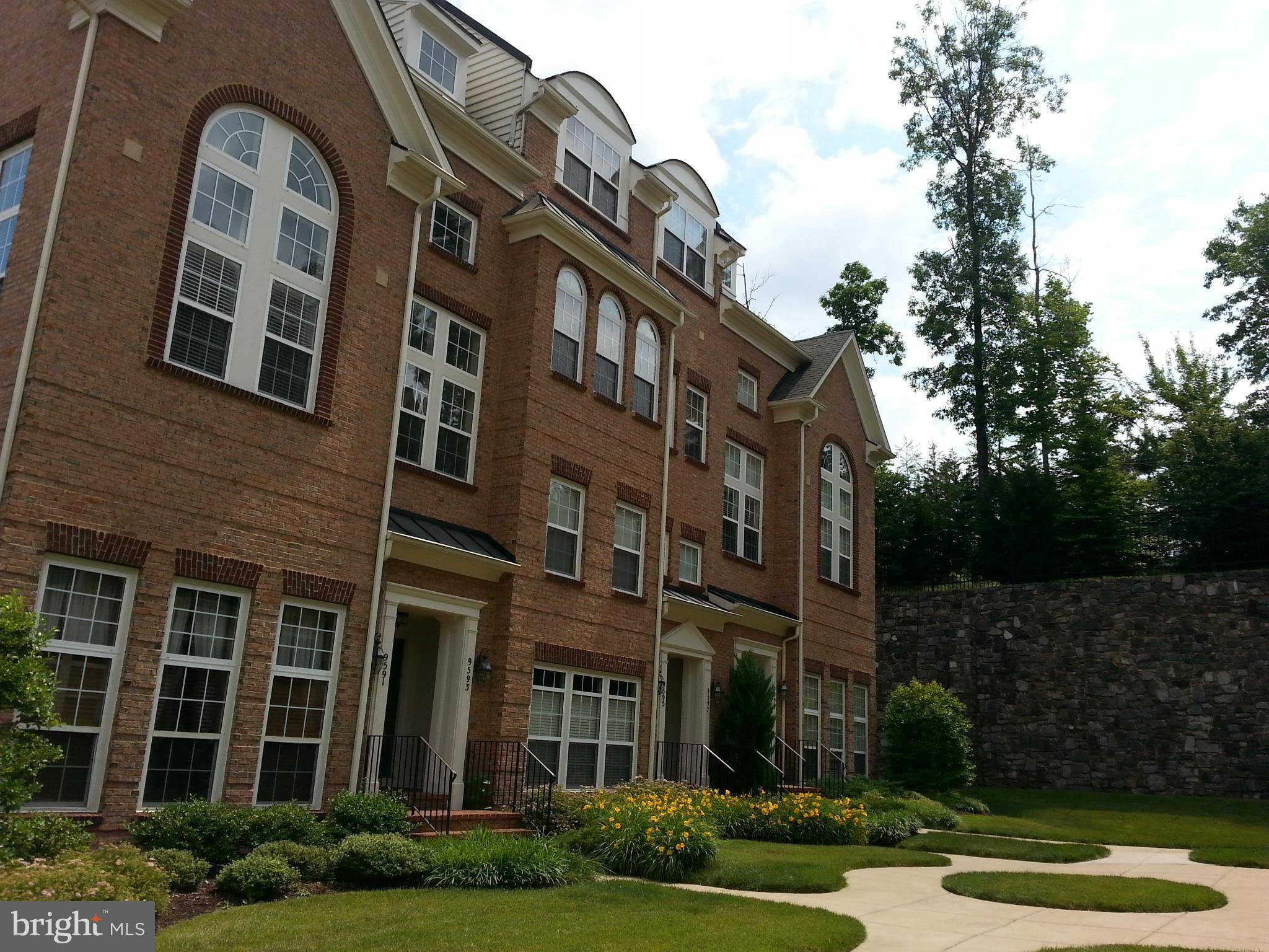 THE TOWNES CONDOMINIUM - Residential Lease