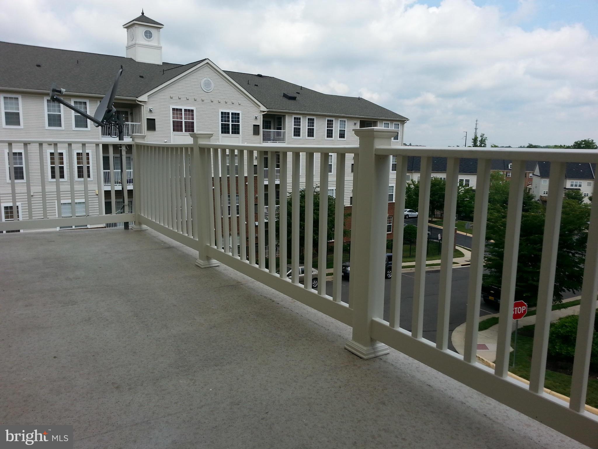 THE TOWNES CONDOMINIUM - Residential Lease