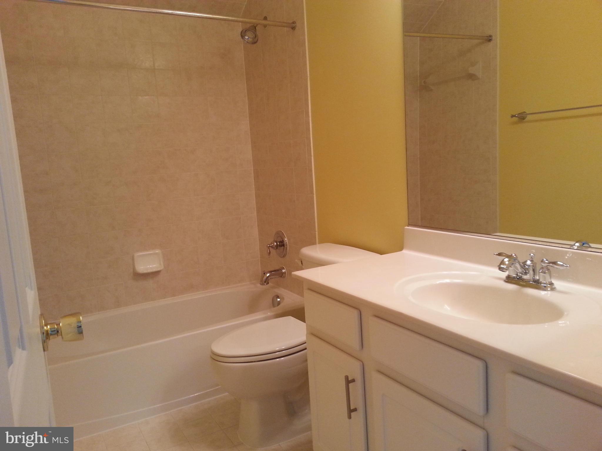 THE TOWNES CONDOMINIUM - Residential Lease