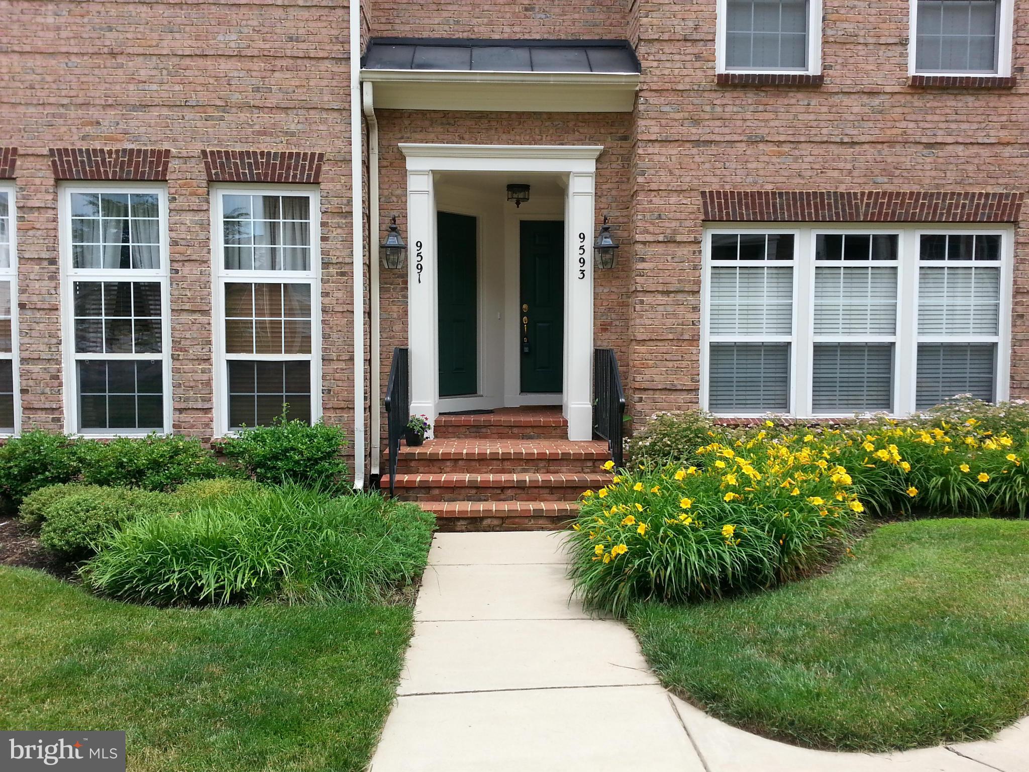 THE TOWNES CONDOMINIUM - Residential Lease