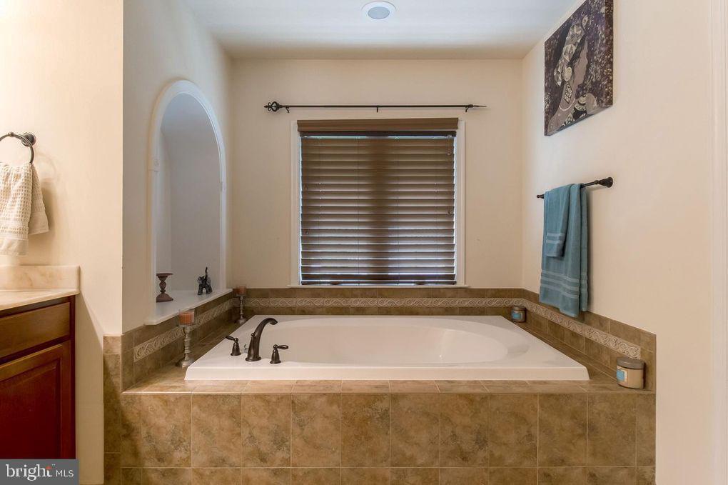 HILLS OF AQUIA - Residential