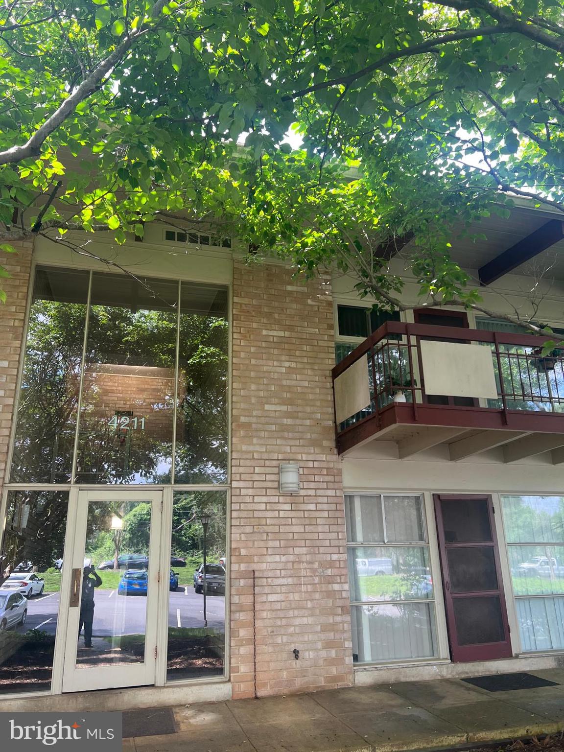 Welcome to Heritage Woods!
This spacious 2-bedroom, 1-bathroom unit is ideally located just one block from public transportation, offering an easy commute with quick access to I-495, I-66, Route 50, and Route 29. You'll be close to shopping, restaurants, and all essential services. The unit has been freshly painted and is move-in ready. Vacant and easy to show—schedule your tour today!