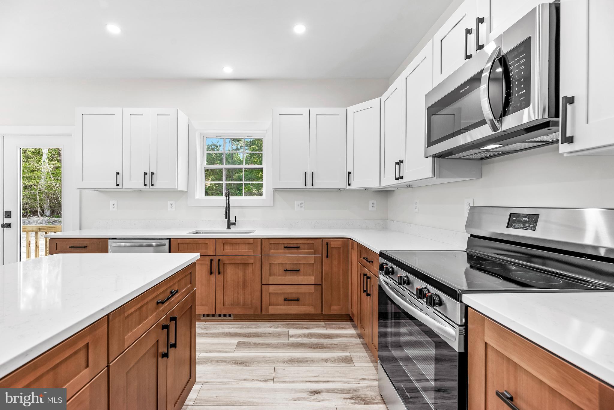 HAWKS NEST - Residential