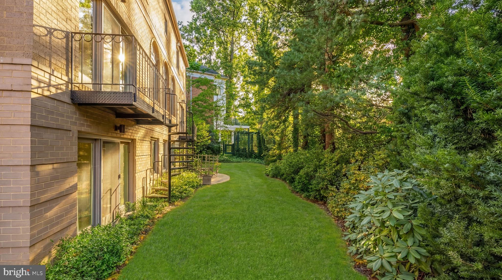 BERKLEY - Residential