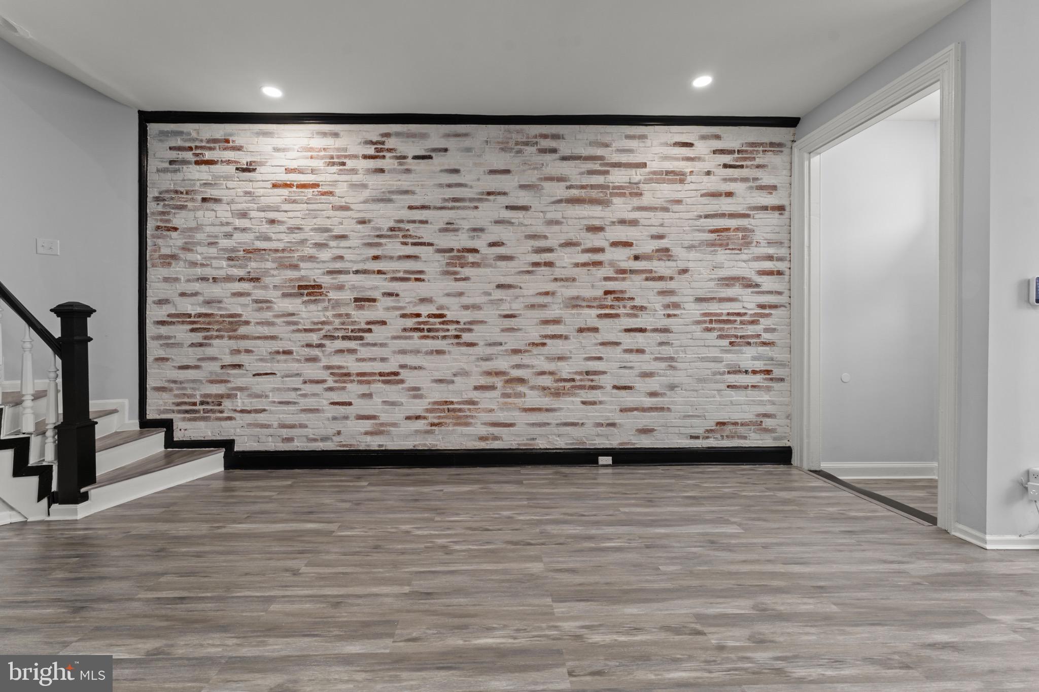 HARLEM PARK - Residential Lease