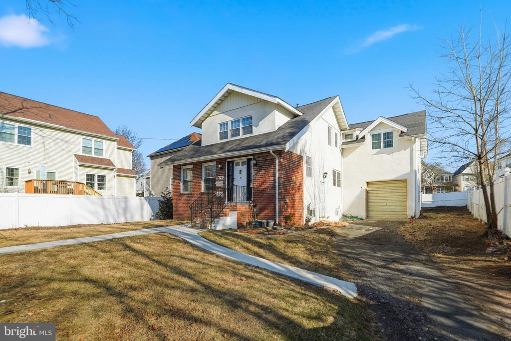 Photo of 720 Kedron Avenue, MORTON, PA 19070 (MLS # PADE2107040)