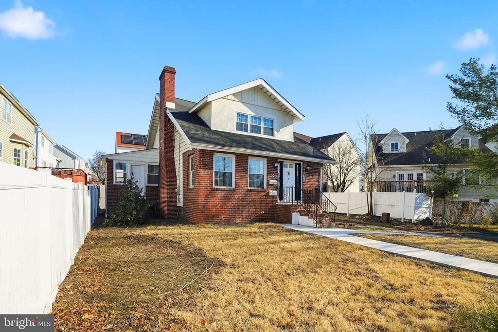 Photo of 720 Kedron Avenue, MORTON, PA 19070 (MLS # PADE2107040)