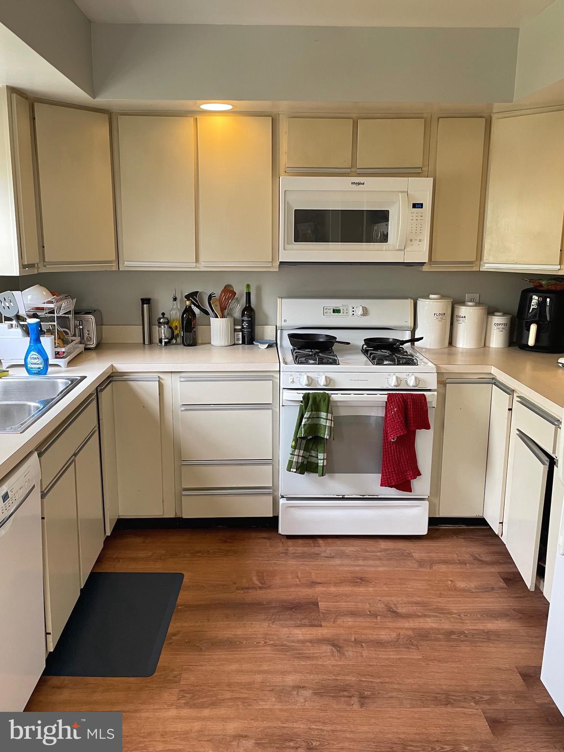 DOUGLAS ESTATES - Residential Lease