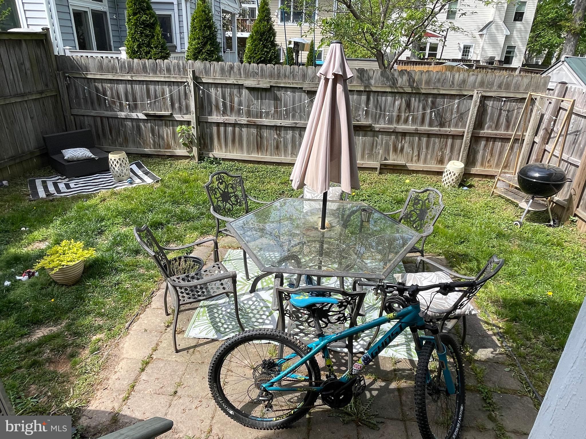 DOUGLAS ESTATES - Residential Lease