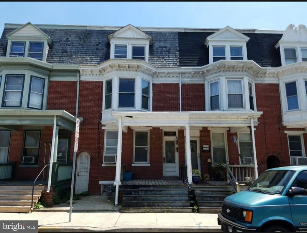 Photo of 442 Pennsylvania Avenue, YORK, PA 17404 (MLS # PAYK2097172)