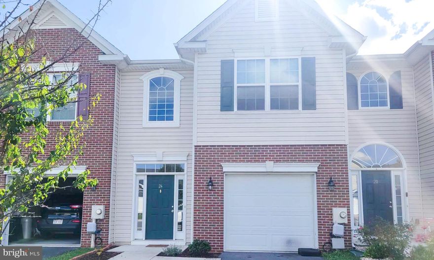 This lovely townhome has so much to offer and is conveniently located near 81. The home  has been well maintained and has three bedrooms, two and a half baths, an open concept on the main level, and a garage. HOA includes a community pool, playground area, walking trails, and so much more. Don't miss out on this opportunity to make this stunning property your own. Contact us today to schedule a private showing.