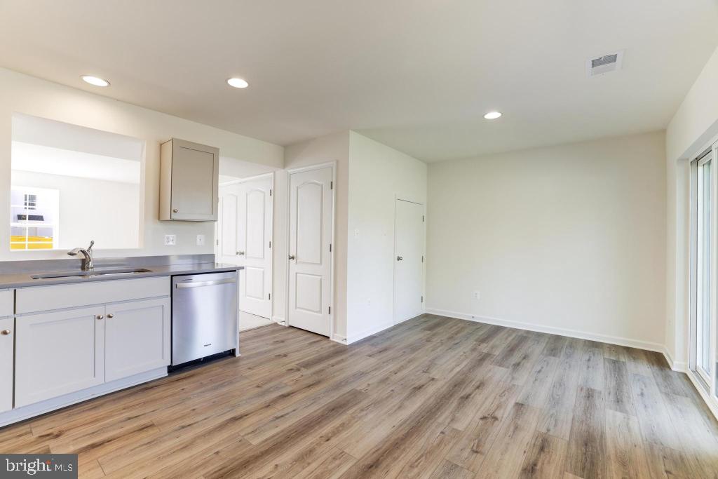 TOWNES AT TATE MANOR - Residential Lease