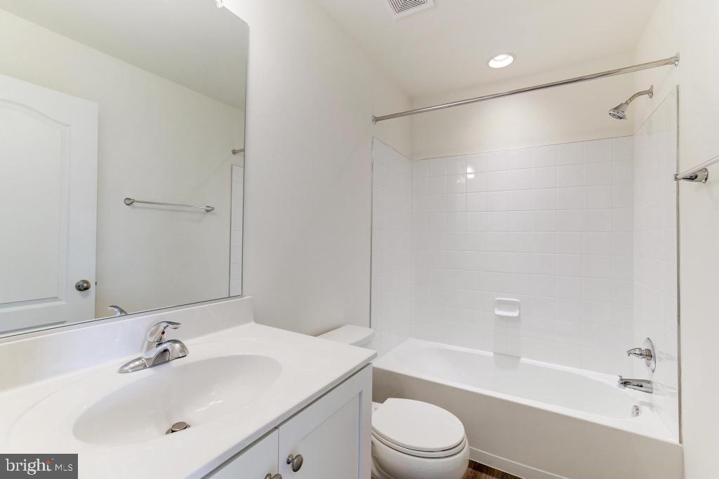 TOWNES AT TATE MANOR - Residential Lease