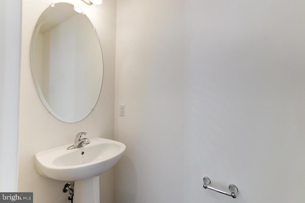 TOWNES AT TATE MANOR - Residential Lease