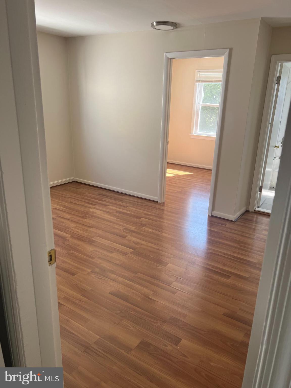 Apartment w/One bedroom and one den.Great location. Includes washer, dryer, full bath, bedroom w/large closet & combined kitchen/dining separate large living area. New paint ,,correct address is 214 #B Please text agent to get the combo