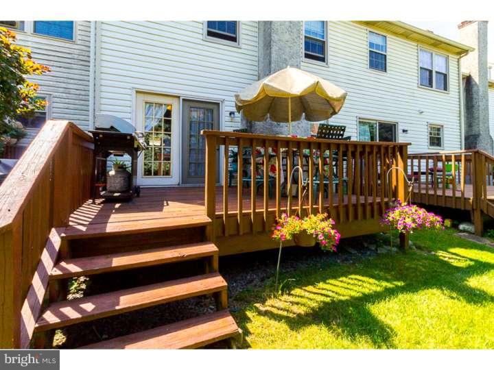 COURT AT JAMESTOWNE - Residential Lease