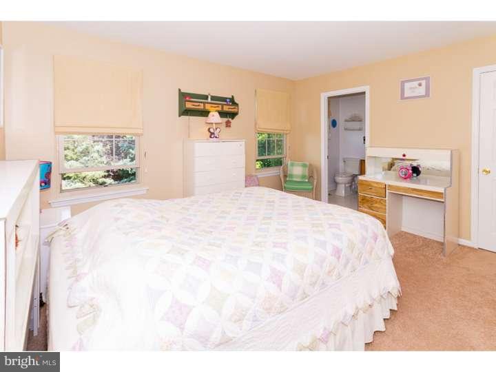 COURT AT JAMESTOWNE - Residential Lease