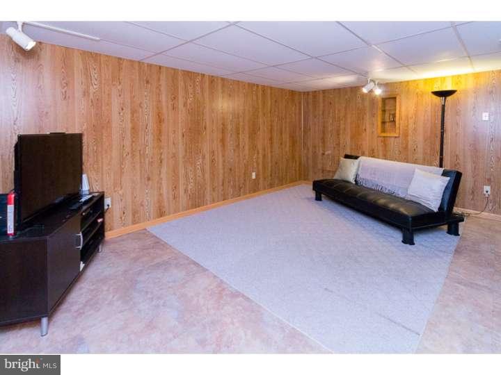 COURT AT JAMESTOWNE - Residential Lease