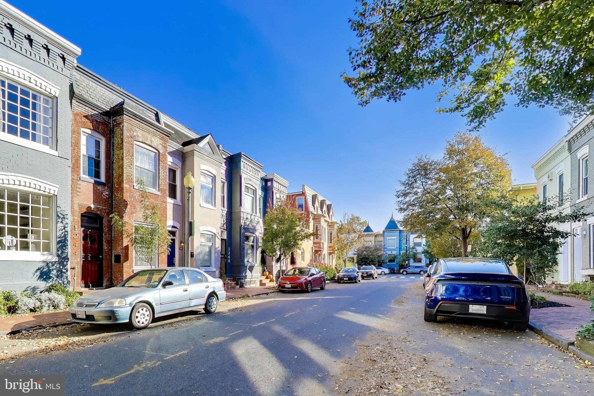 1238 LINDEN PLACE NE