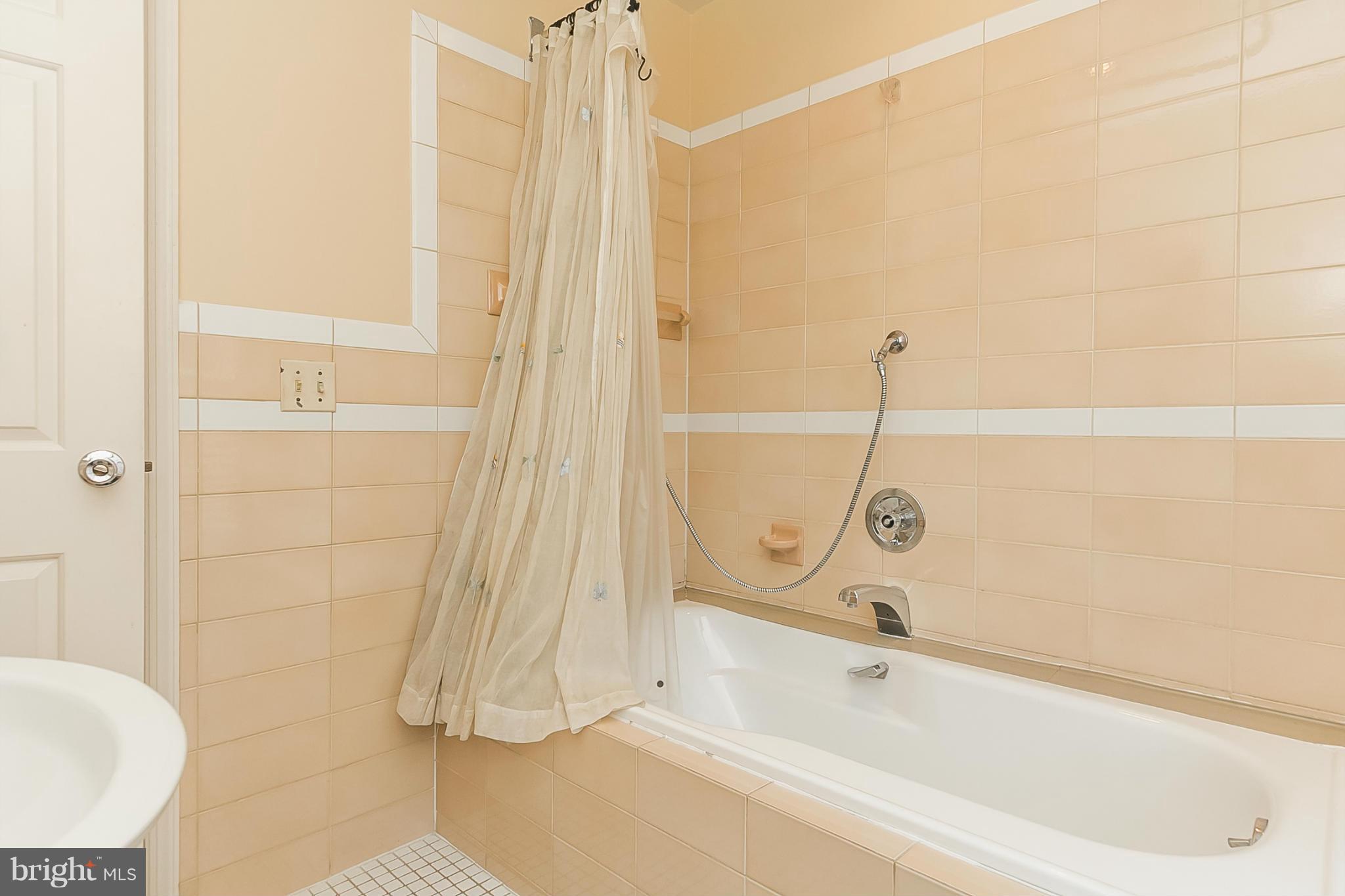 FEDERAL HILL HISTORIC DISTRICT - Residential Lease