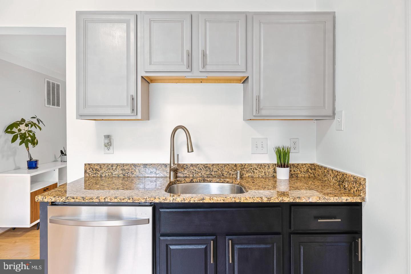 LAKE RIDGE - ANTIETAM - Residential Lease