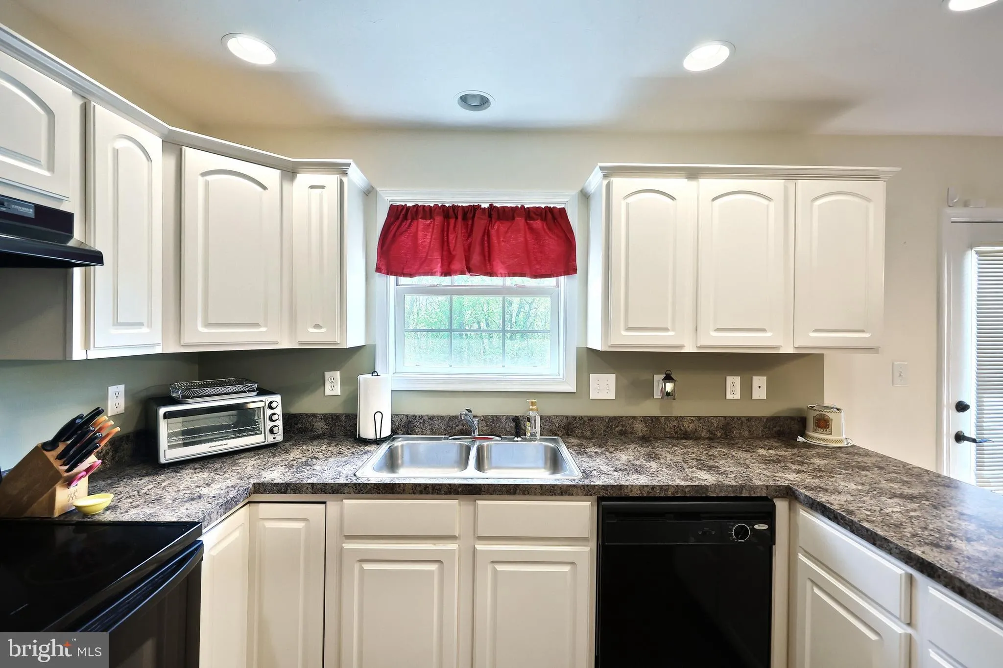 Hanover, Pennsylvania 17331, United States, 3 Bedrooms Bedrooms, ,3 BathroomsBathrooms,Residential,Pending,116324