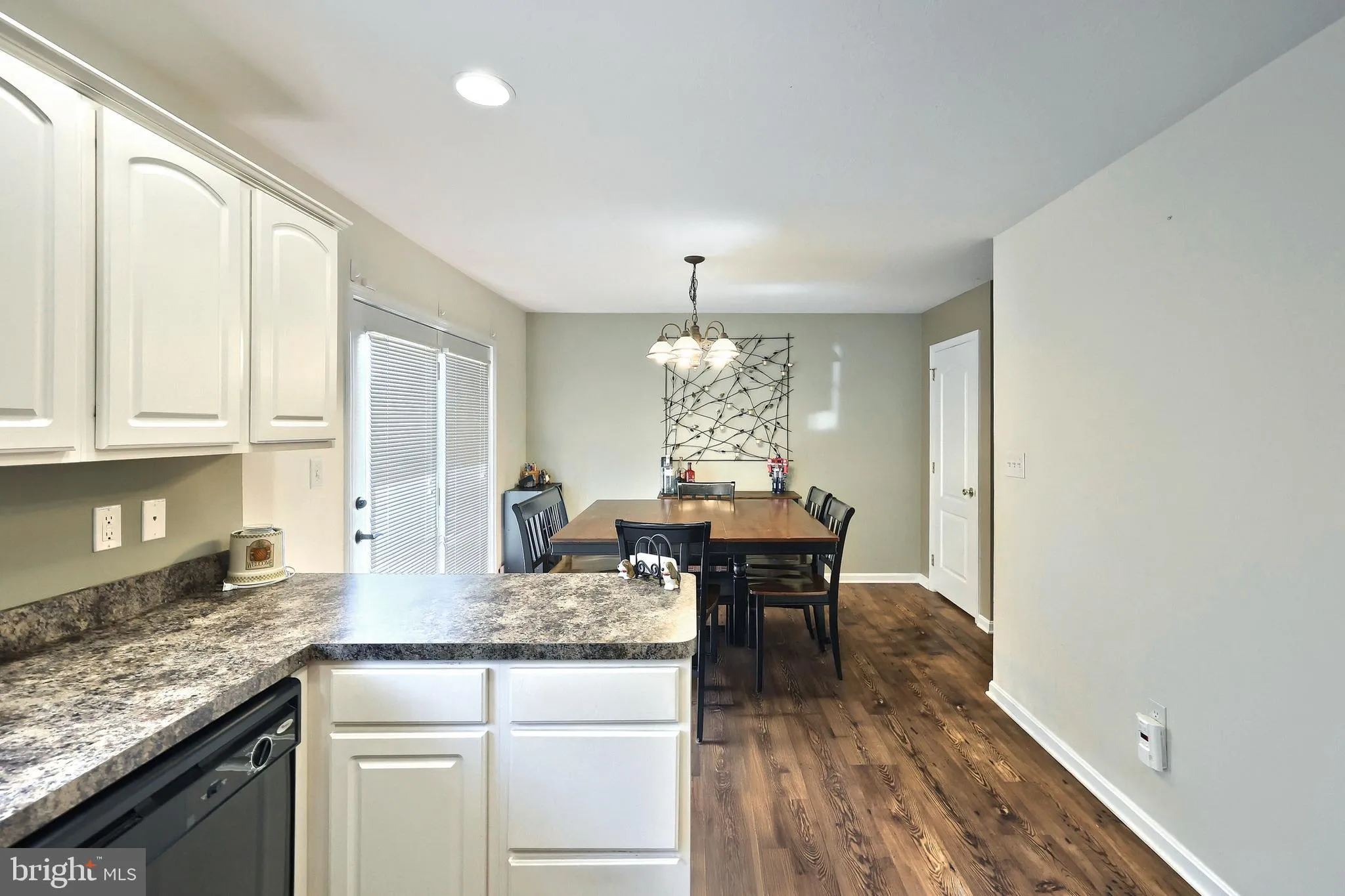 Hanover, Pennsylvania 17331, United States, 3 Bedrooms Bedrooms, ,3 BathroomsBathrooms,Residential,Pending,116324