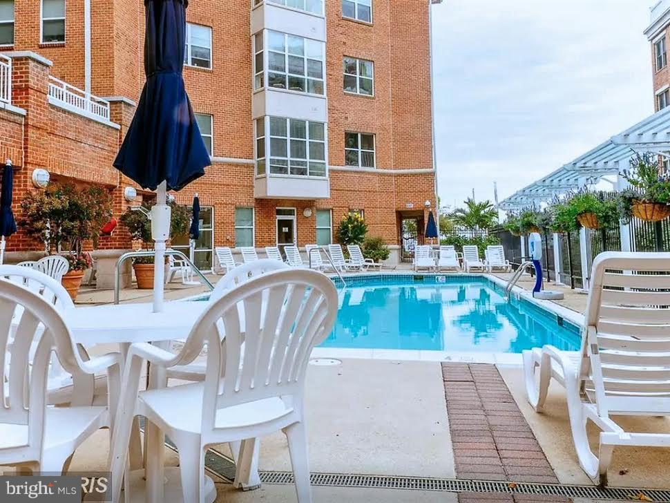 PIERSIDE AT HARBORVIEW - Residential