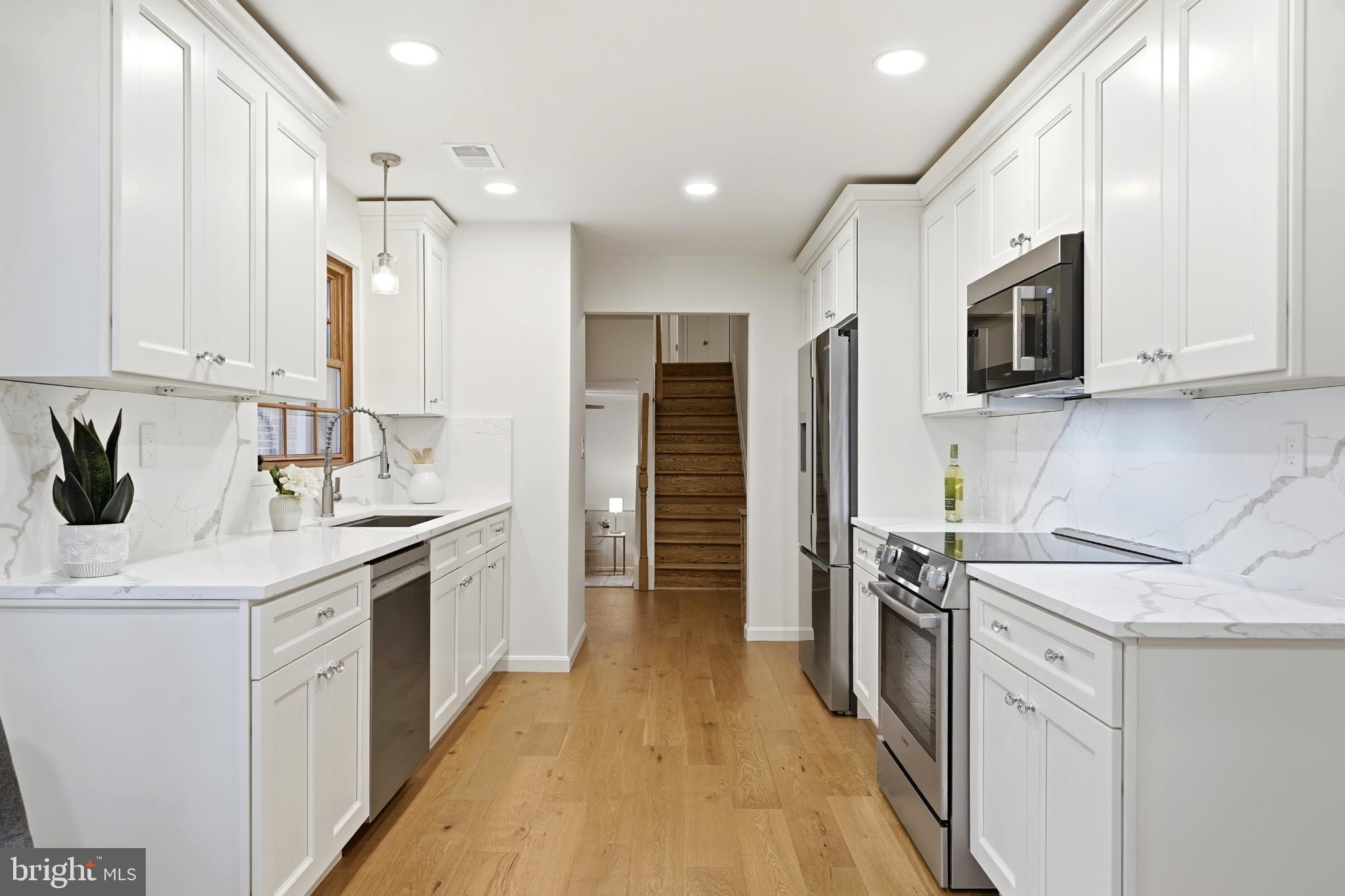 4001 FEATHERSTONE PLACE