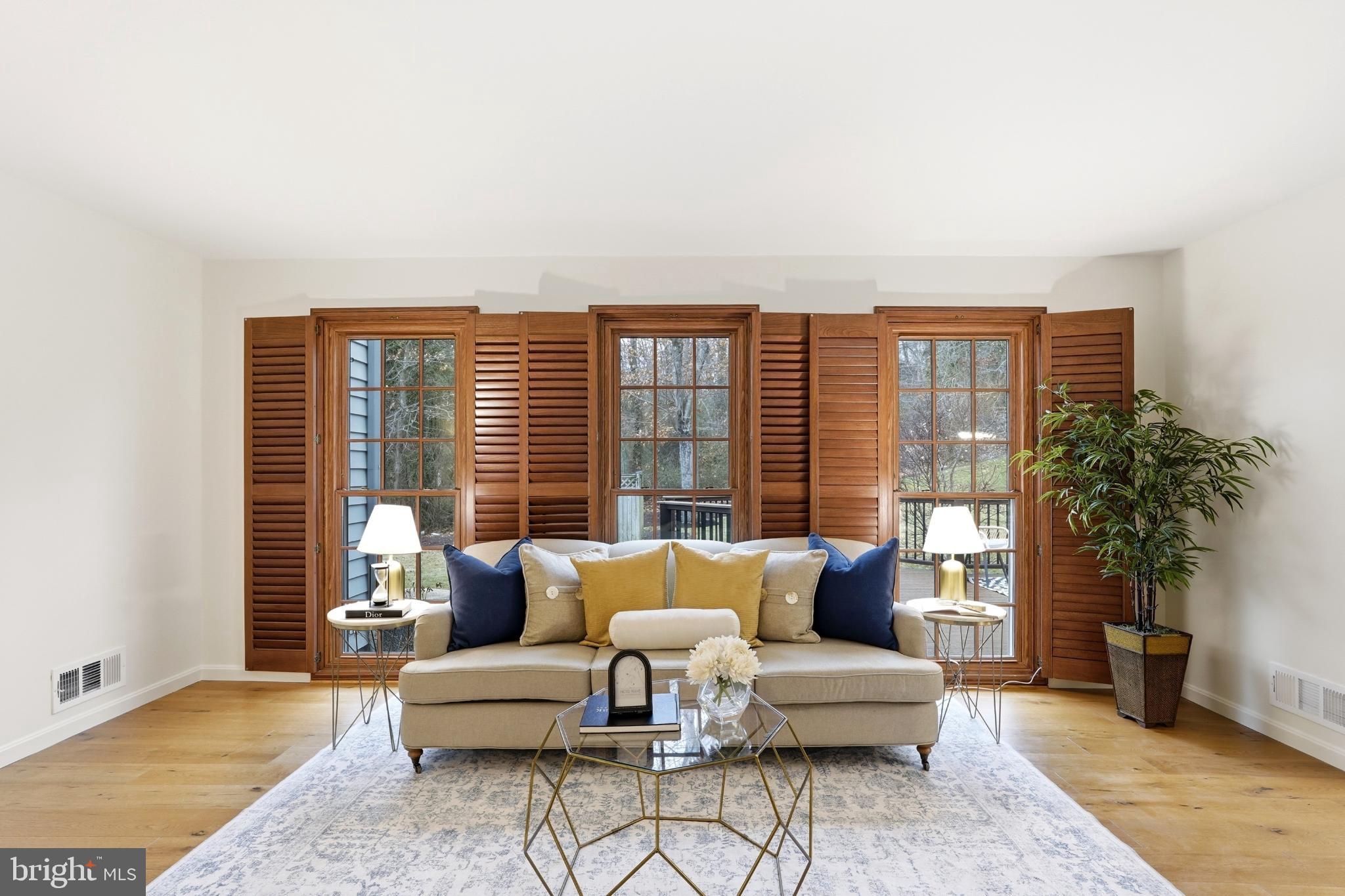 4001 FEATHERSTONE PLACE