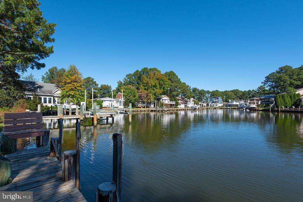 7 PORTSIDE COURT