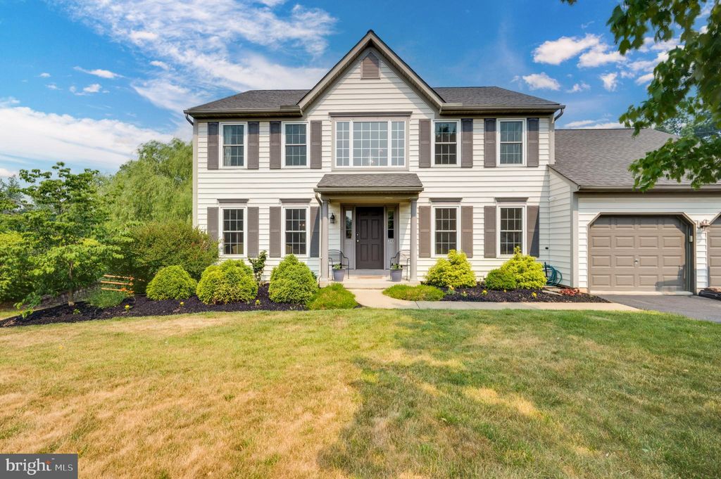 Photo of 349 HAWTHORNE DR, DENVER, PA 17517 (MLS # PALA2036098)